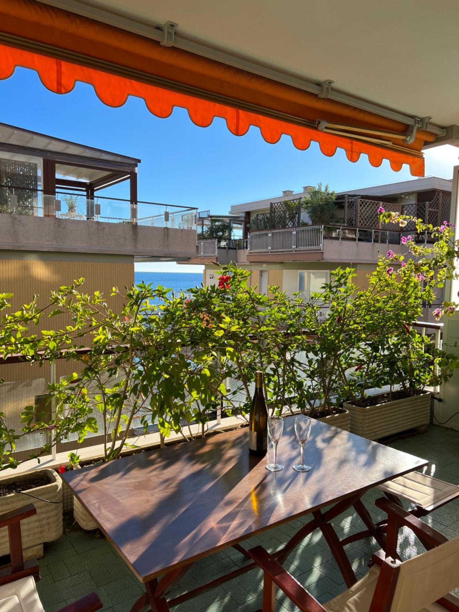 Tre Ponti Beach Apartment - Terrazzo Vista Mare Sanremo Bagian luar foto
